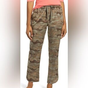 Caslon Sandwashed Pull On Pants in Olive Faded Large Camo Print in Size Medium